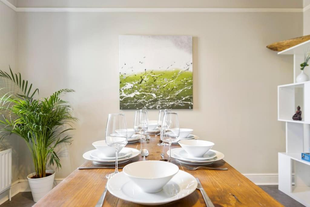 The Capstone Retreat - Beautiful Detached Family Home By Coastline Retreats, Arcade Machine, Parking, Bbq Борнмут Экстерьер фото