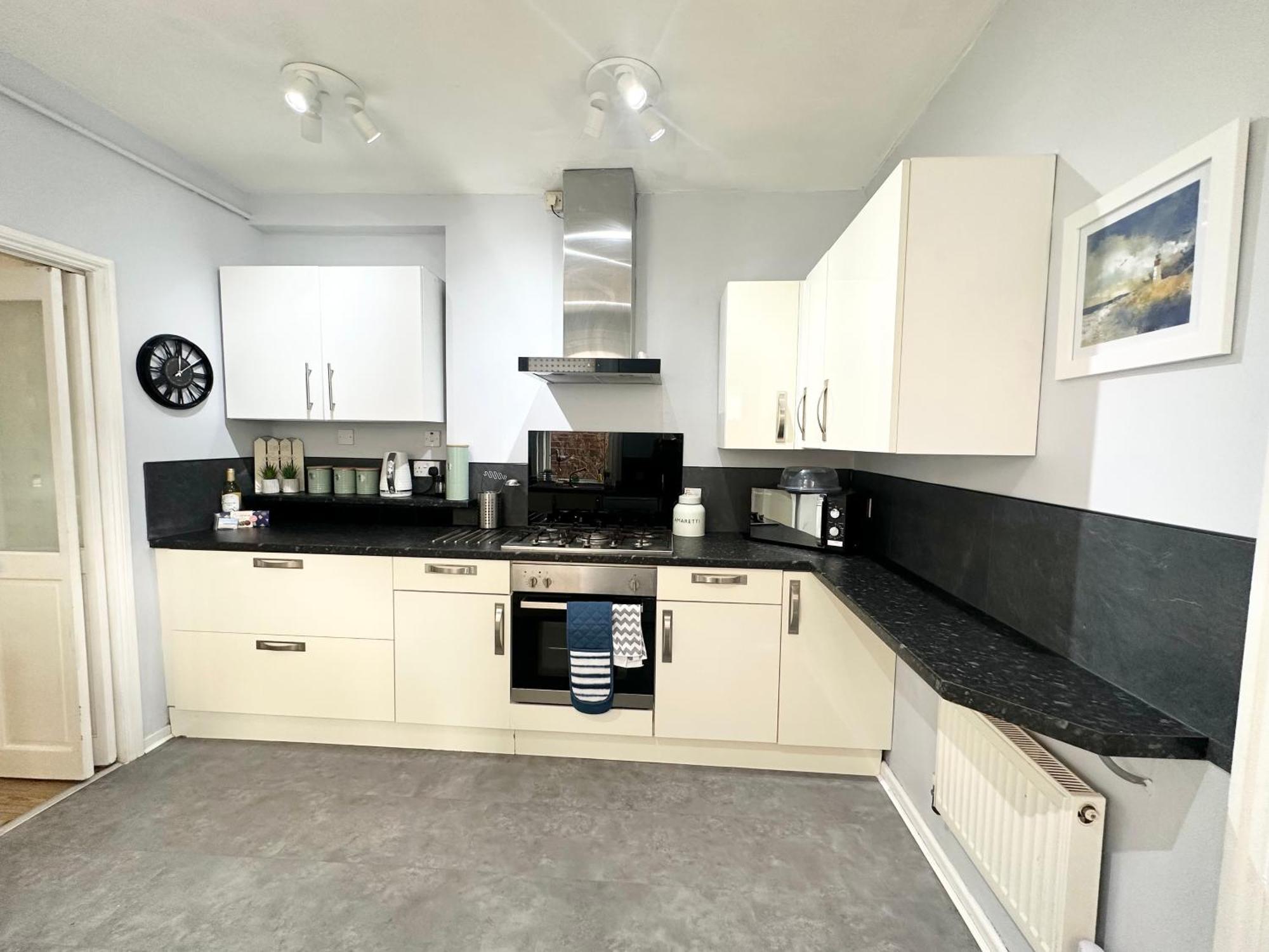 The Capstone Retreat - Beautiful Detached Family Home By Coastline Retreats, Arcade Machine, Parking, Bbq Борнмут Экстерьер фото